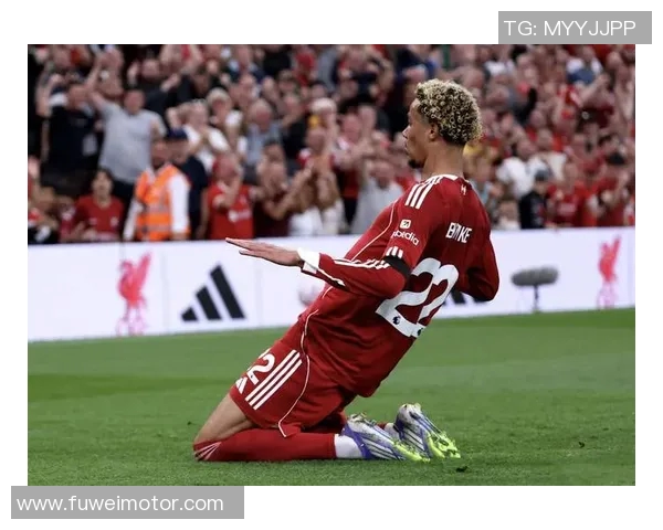 足球明星背面高清照片展现运动魅力与风采的完美瞬间